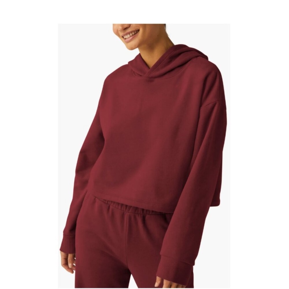 NWOT Beyond Yoga Happiness Cropped Hoodie Size large Burgundy